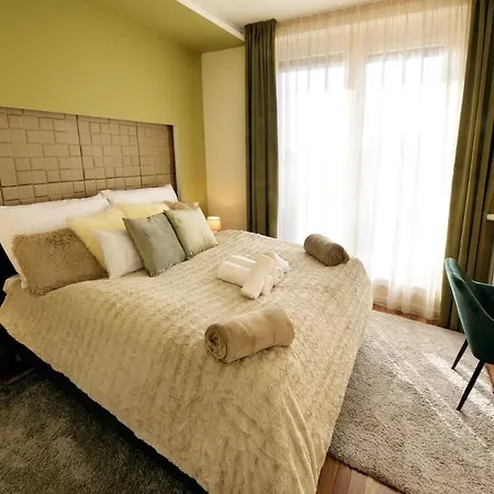 Orangehomes Sunny & Modern 2br Penthouse With Ac & Terrace شقة بودابست