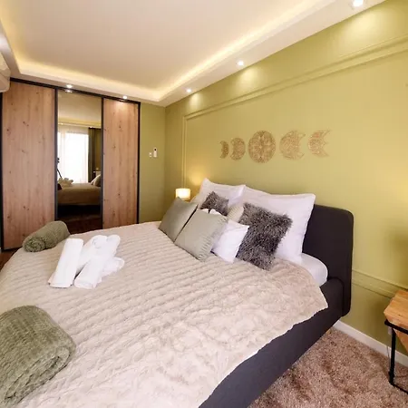 Apartmán Orangehomes Sunny & Modern 2br Penthouse With Ac & Terrace Budapešť