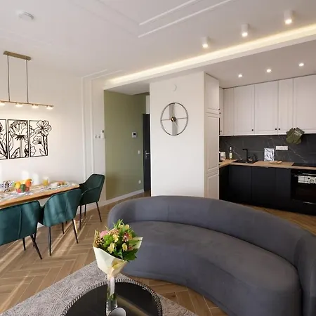 Orangehomes Sunny & Modern 2br Penthouse With Ac & Terrace شقة بودابست